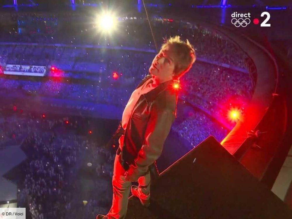 Cérémonie de clôture des JO 2024 : Tom Cruise fait une entrée spectaculaire au Stade de France (ZAPTV)