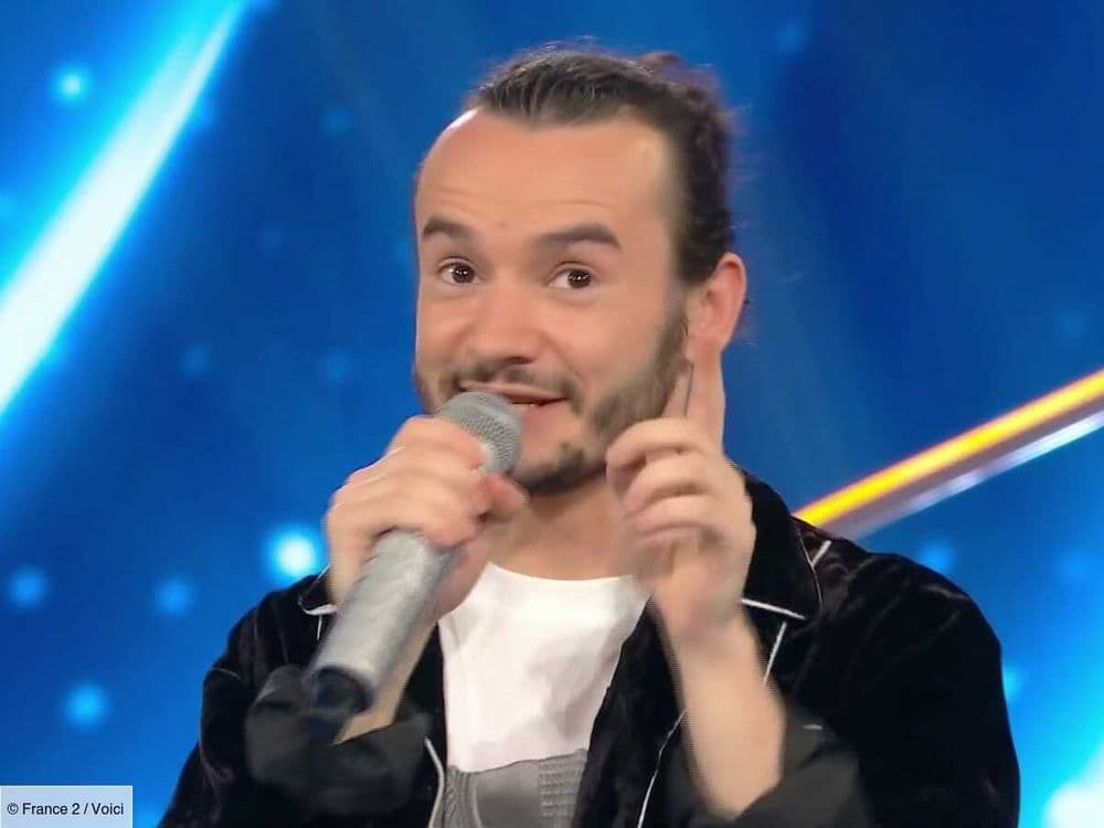 "T’as pas le droit de dire ce genre de choses" : Benoît rappelé à l’ordre par un membre de l’orchestre sur le plateau de N’oubliez pas les paroles (ZAPTV)