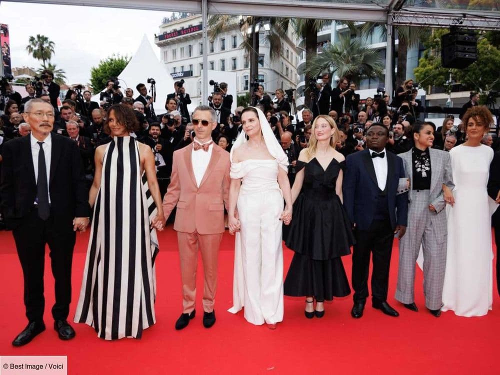 Cannes 2025 : Juliette Binoche et le jury, Julie Gayet seule, Claude Lelouch très amoureux, découvrez la première montée des marches