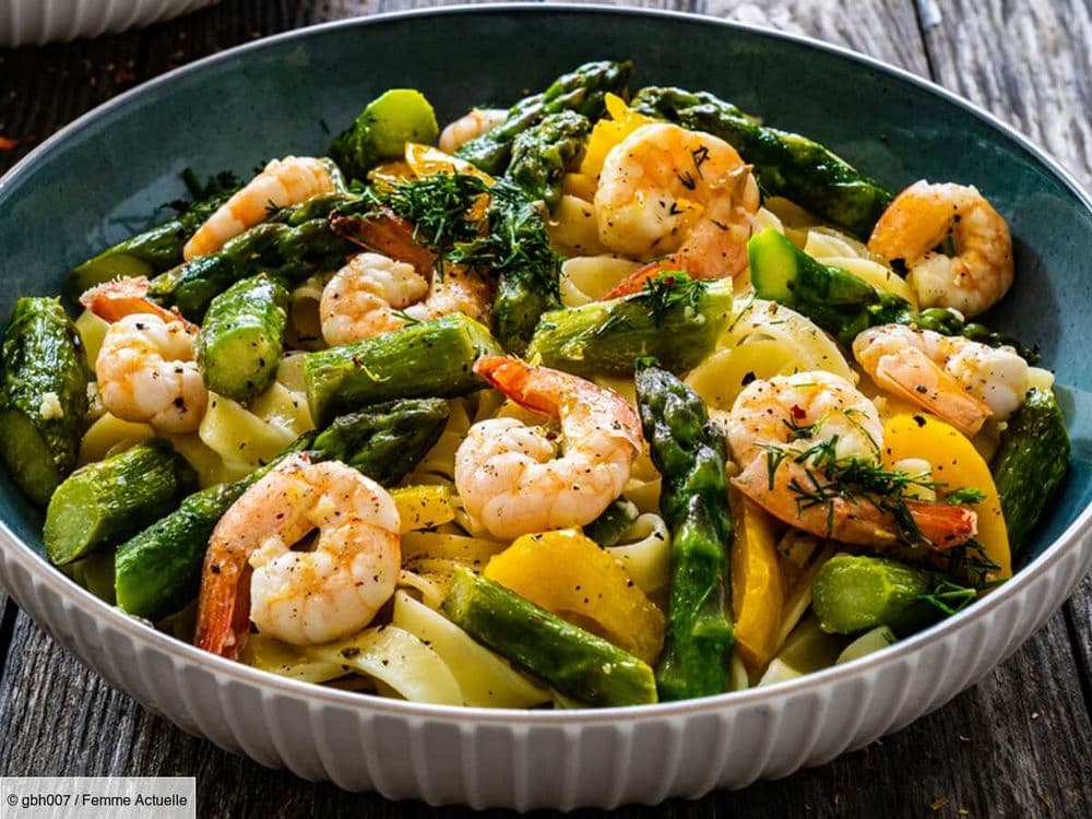 Pâtes aux crevettes et asperges, la recette super express idéale quand on n’a pas le temps
