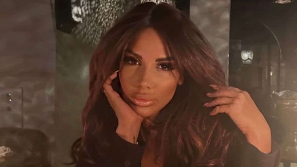 Laura Lempika : de nouveau en couple et déjà enceinte ? Elle fait un test de grossesse en vidéo !