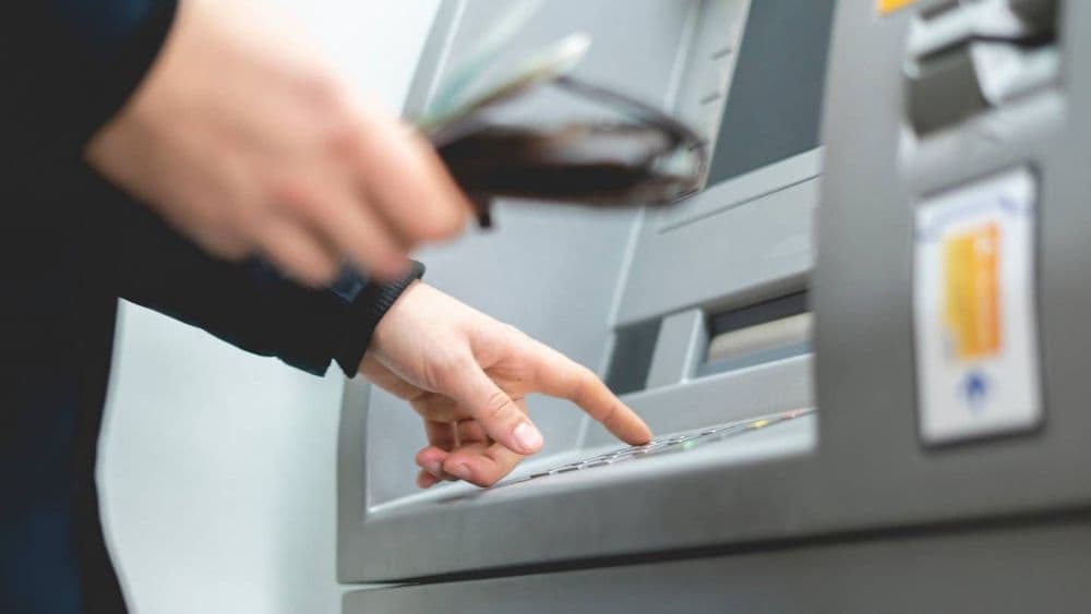 Plafond du livret A, retrait de billets aux DAB... Attention aux « informations mensongères »