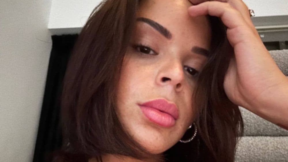 Sarah Fraisou : taclée sur son attitude après la mort de son cousin, elle répond cash à ses haters, regardez !