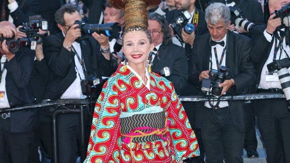 Victoria Abril, 65 ans, surprend à Cannes en montrant sa poitrine : "J’ai pleuré, j’ai appelé l’assistant"