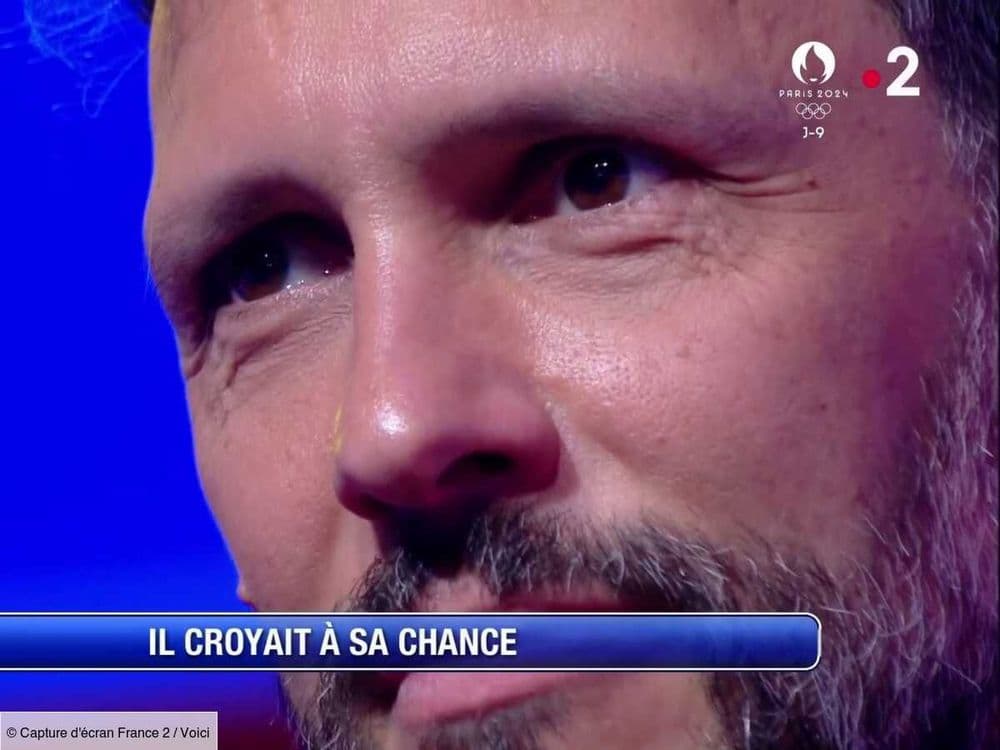 N'oubliez pas les paroles : Le Zikos Julien Raffin ému, il peine à contenir ses larmes (ZAPTV)