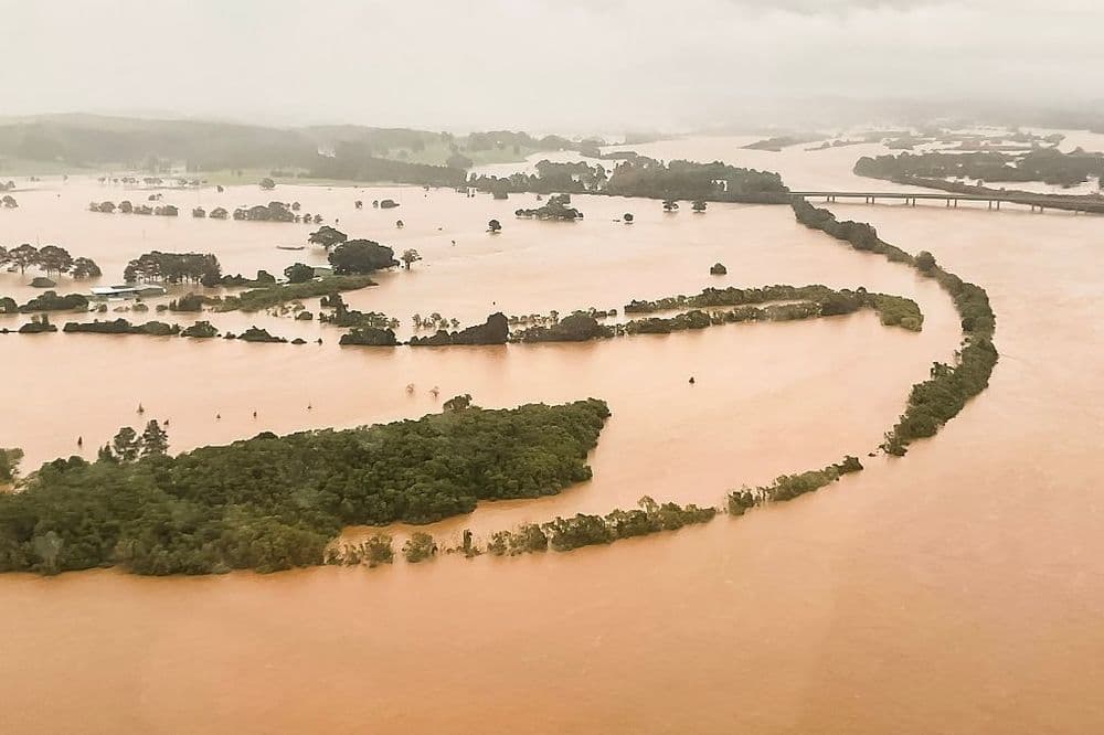 Un mort, 50.000 personnes bloquées par des inondations dans l'est de l'Australie
