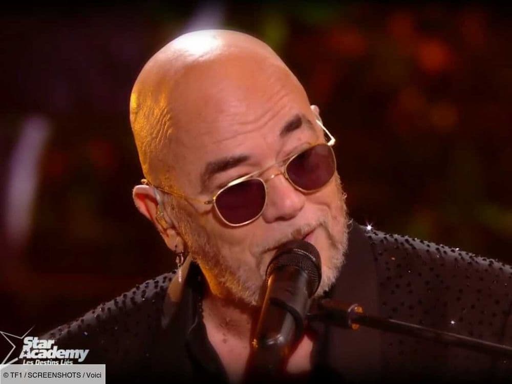 “Le piano ne marche pas” : Pascal Obispo embarrassé avant son duo avec Maureen à la Star Academy, la Toile s'en mêle