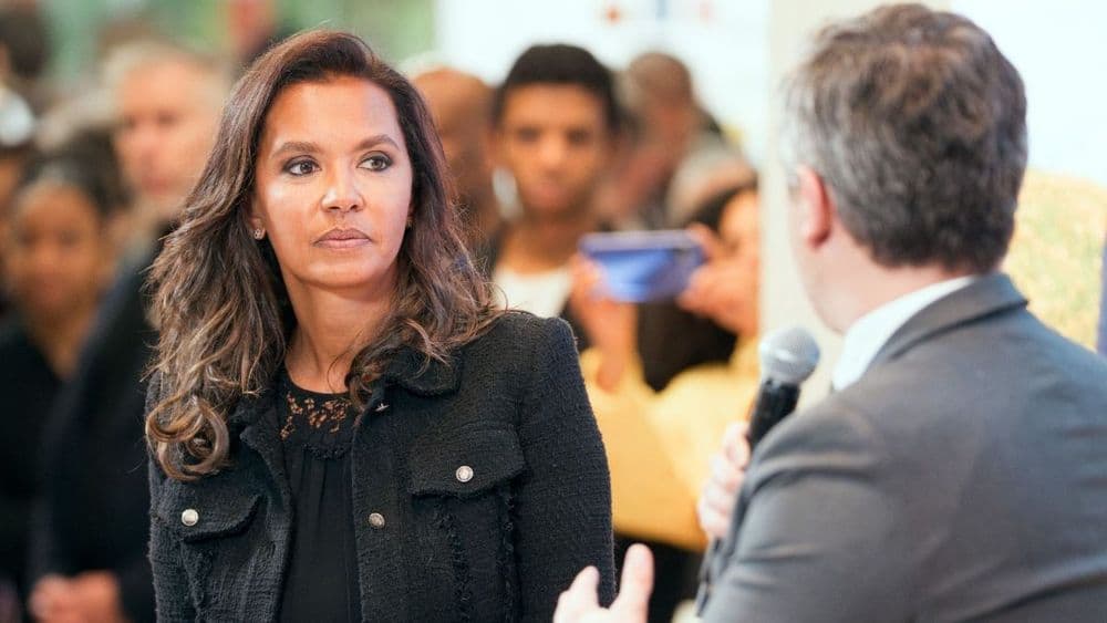 Karine Le Marchand et ses portraits de personnalités politiques : "La haine et la défiance…"
