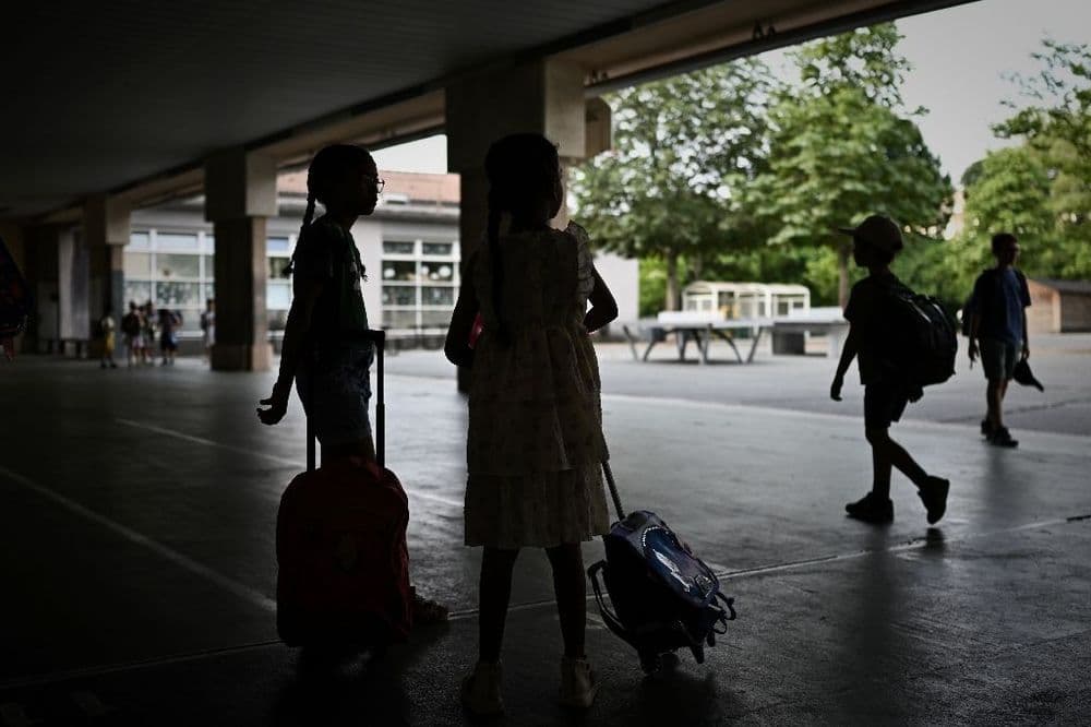 Examens, horaires, bâti: les syndicats exigent d'adapter l'école à la canicule