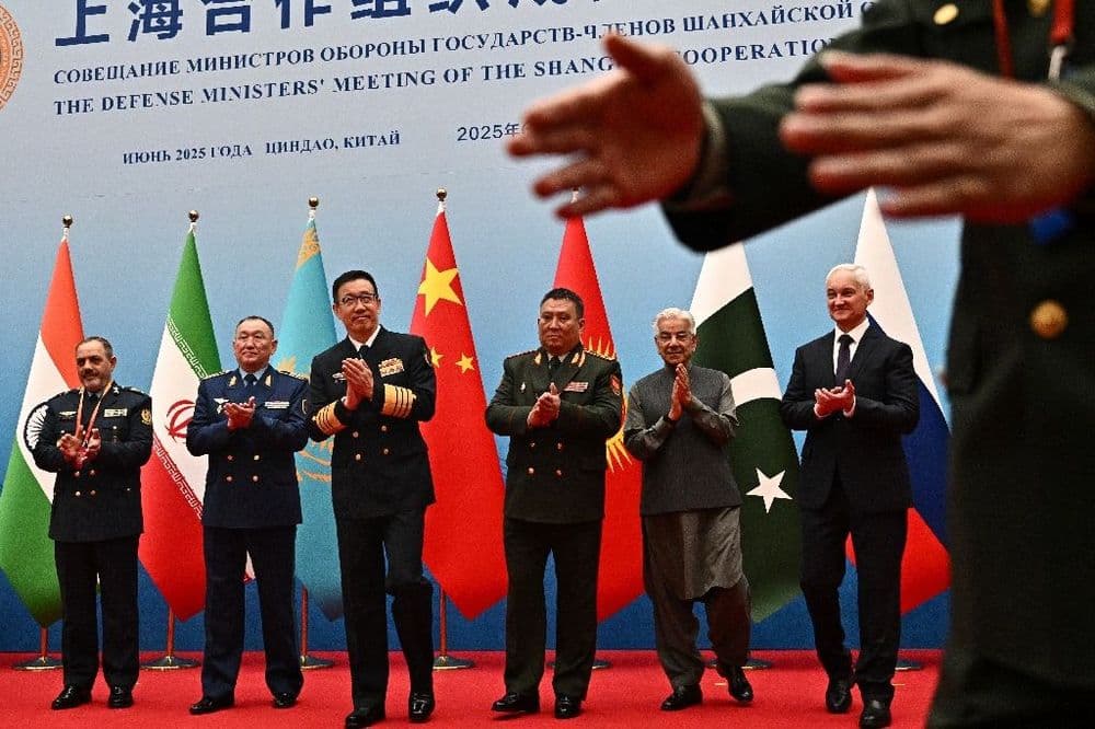 La Chine reçoit les ministres iranien et russe de la Défense sur fond de "bouleversements"