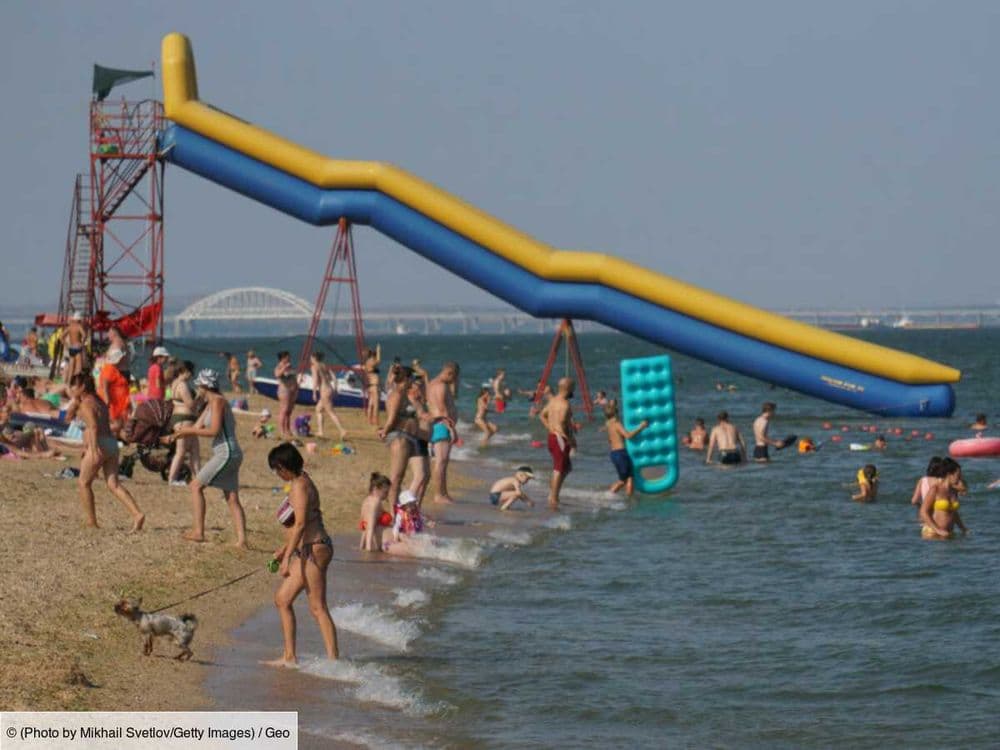 Frappes sur une plage de Crimée : que faisaient tous ces touristes russes dans une zone de guerre ?