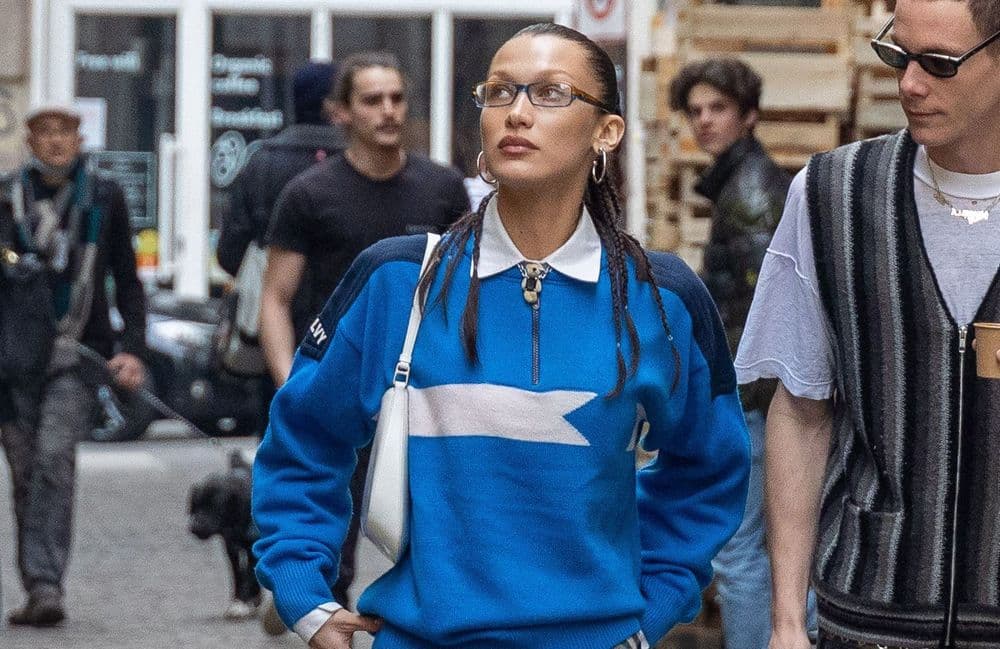 Qu’est-ce que le « Librarian core », l’esthétique rétro et studieuse qui séduit les célébrités ?