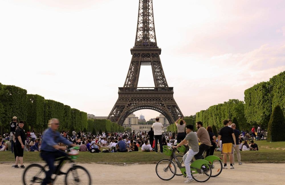 Quand verrons-nous des noms de femmes gravés sur la tour Eiffel ?