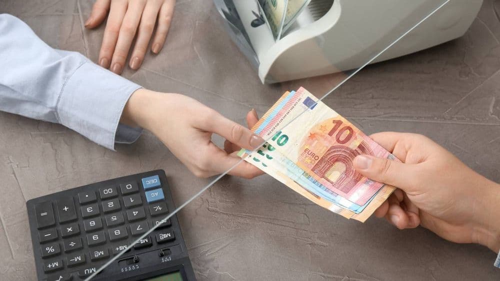 BoursoBank, Monabanq... « Je peux déposer 3 500 euros en espèces dans une banque en ligne ? »