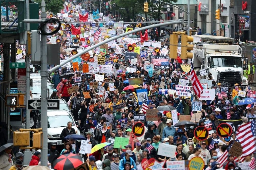 "Pas de rois": des manifestants anti-Trump mobilisés à travers les Etats-Unis