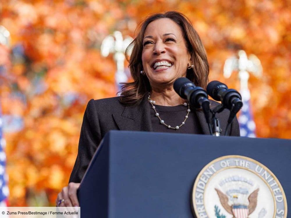Kamala Harris troque ses pantalons de tailleur pour un jean brut lors d'un meeting - et on adore !