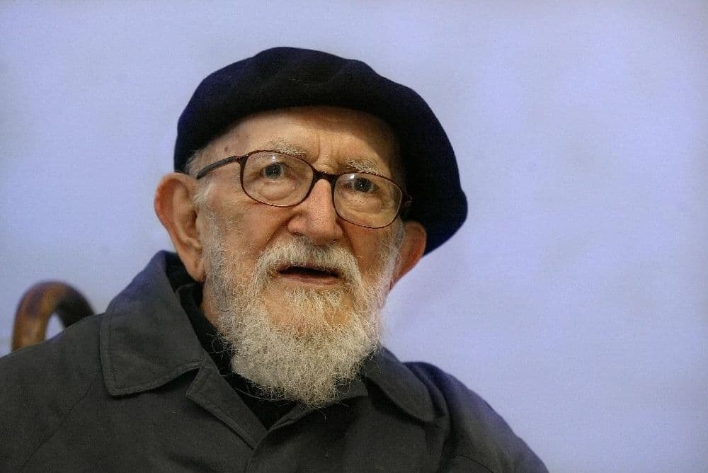 Nouvelles révélations sur l'abbé Pierre, qualifié de "prédateur" par Emmaüs