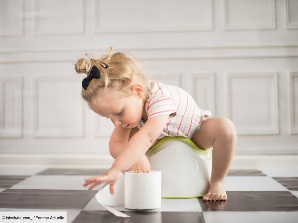 Mon bébé a les selles vertes, qu’est-ce que ça signifie ?