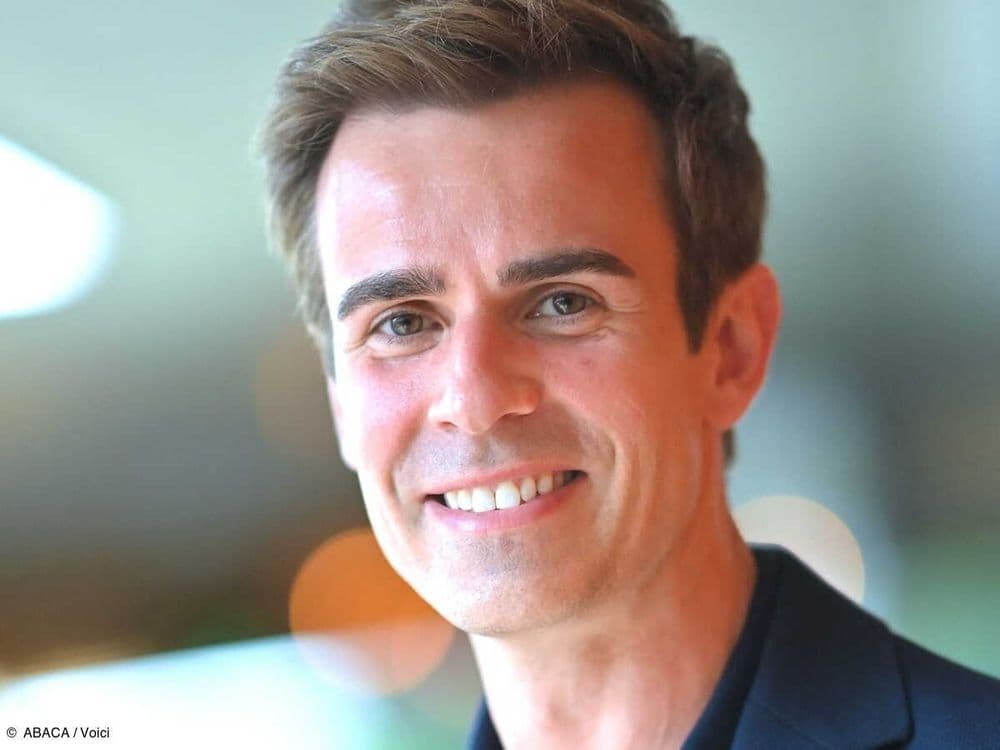 "Un coup de foudre mutuel" : Jean-Baptiste Marteau révèle la manière improbable dont il a rencontré son compagnon Jean