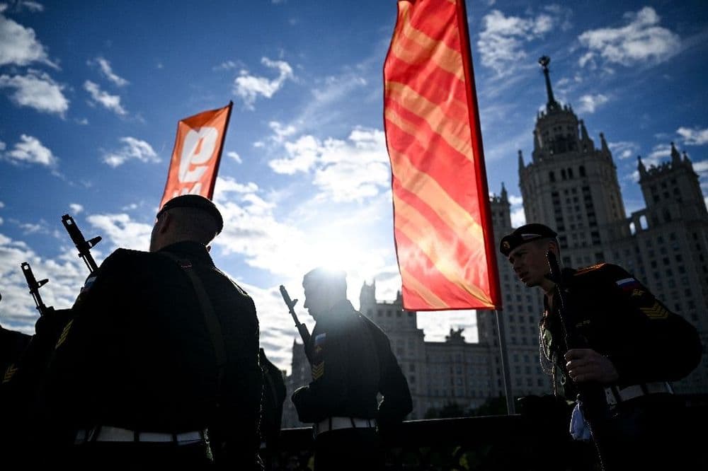 Poutine célèbre le 9-Mai en grande pompe, sans trêve sur le front selon Kiev