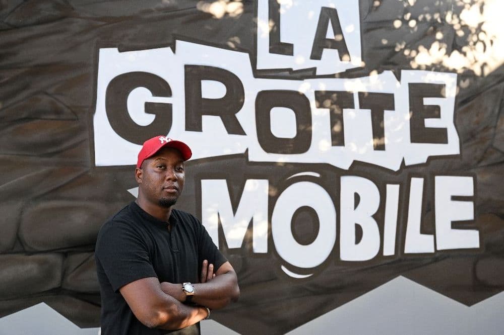 Avec sa "grotte mobile", Adama Camara veut "sensibiliser" les jeunes à la réalité de la vie carcérale