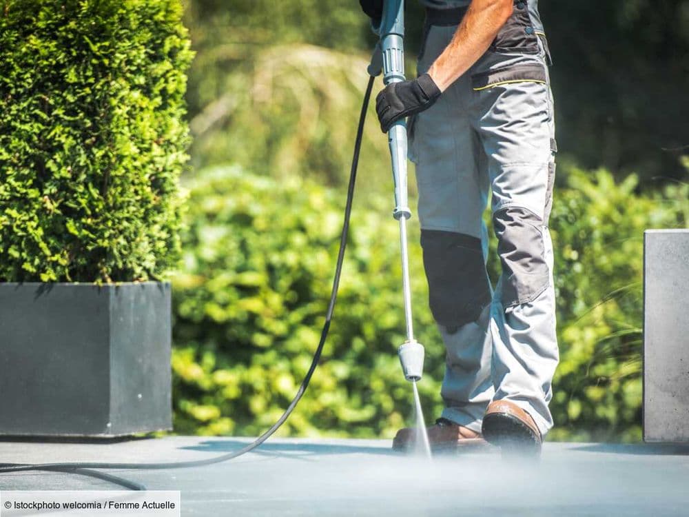 Quels produits et outils faut-il utiliser pour nettoyer une terrasse ou un balcon en béton ?