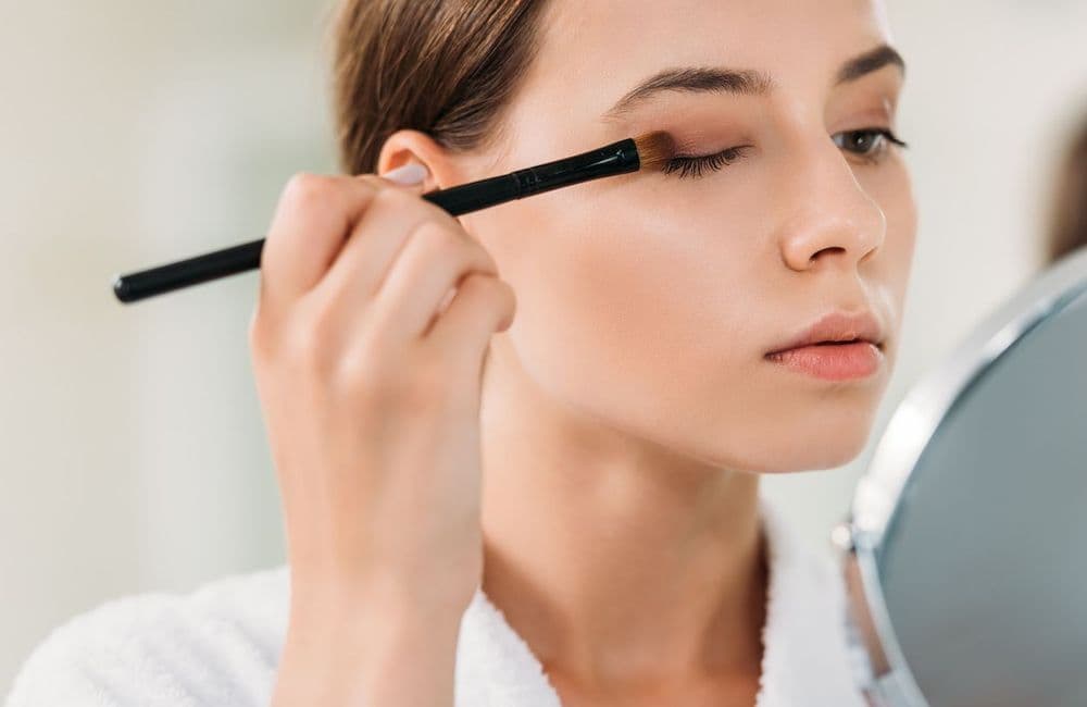 Cut crease : les conseils d’un pro pour réussir ce maquillage à la perfection