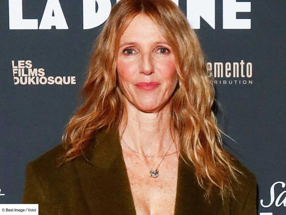 Sandrine Kiberlain rayonne en guêpière glamour à la Première du film Sarah Bernhardt