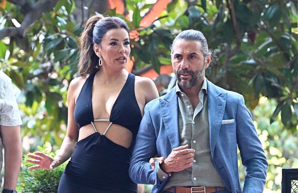 Eva Longoria : glamour en décolleté ultra-plongeant au côté de son mari