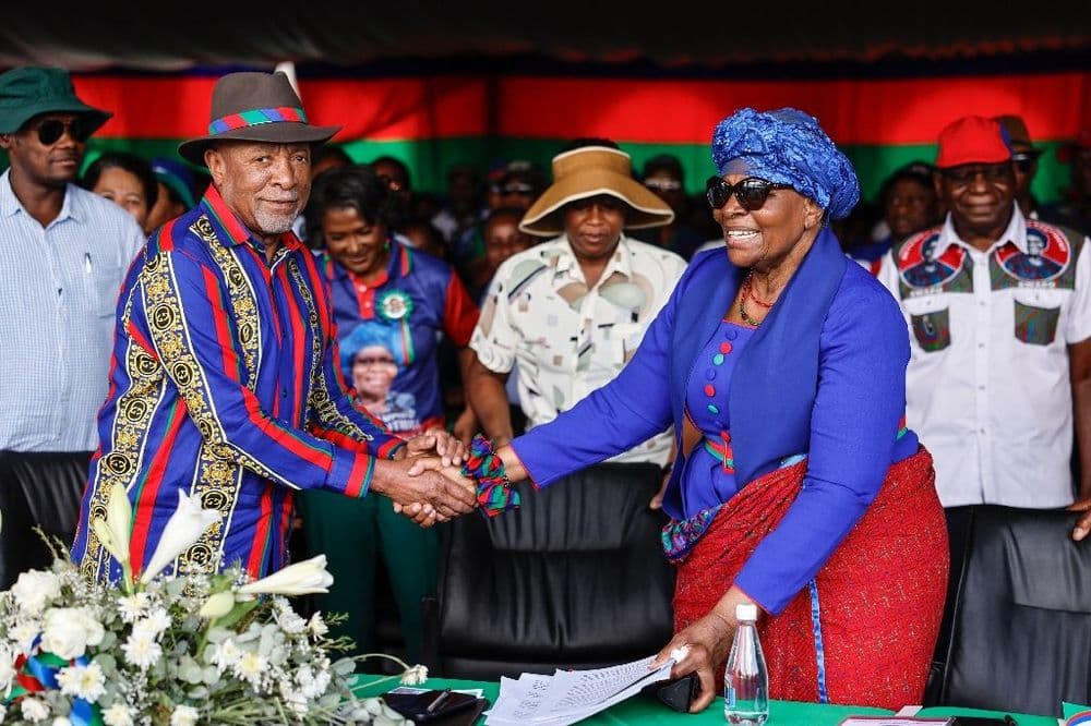 Elections en Namibie: dernier meeting de la Swapo entre prières et démonstration de force