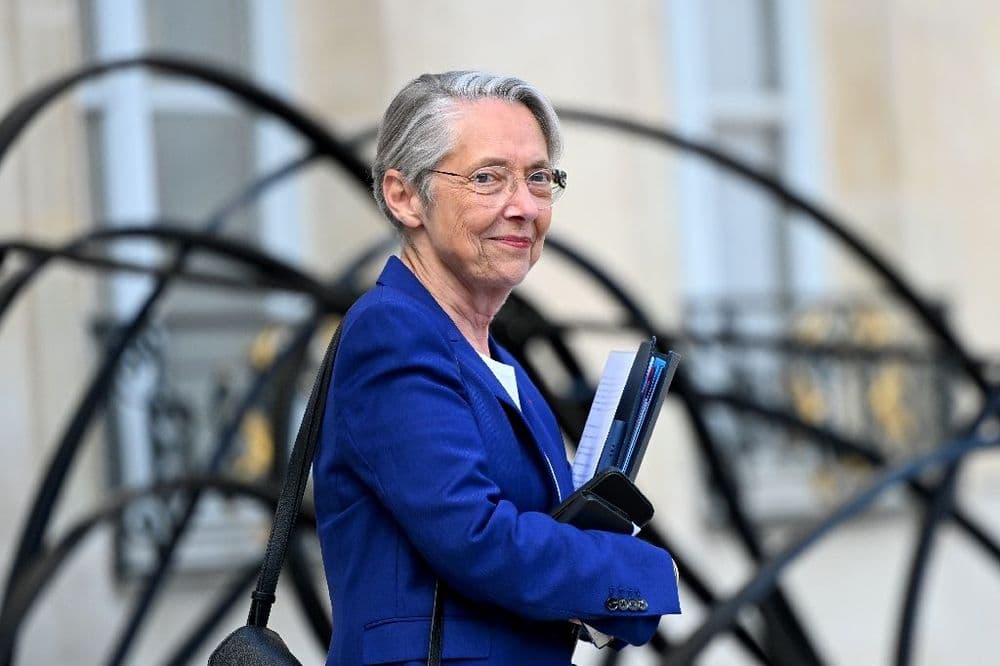 Interdiction du voile pour les moins de 15 ans: Borne doute de sa constitutionnalité