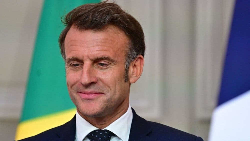 "Brigitte… viens leur péter la gueule à tous" : quand Emmanuel Macron s'attire les foudres de Yann Barthès après le sacre du PSG !