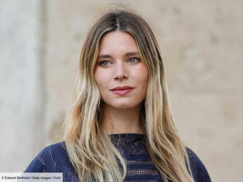 Shopping sneakers : 10 baskets bleues pour suivre la tendance star du printemps-été 2025
