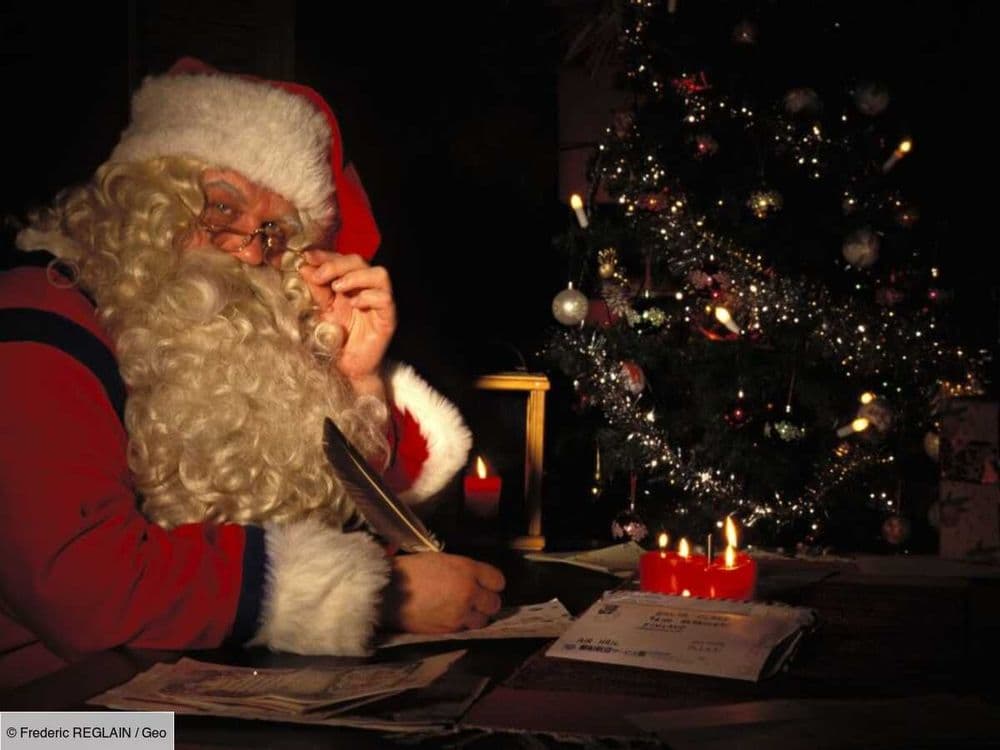 Dans son village en Laponie, le Père Noël attend désespérément la neige