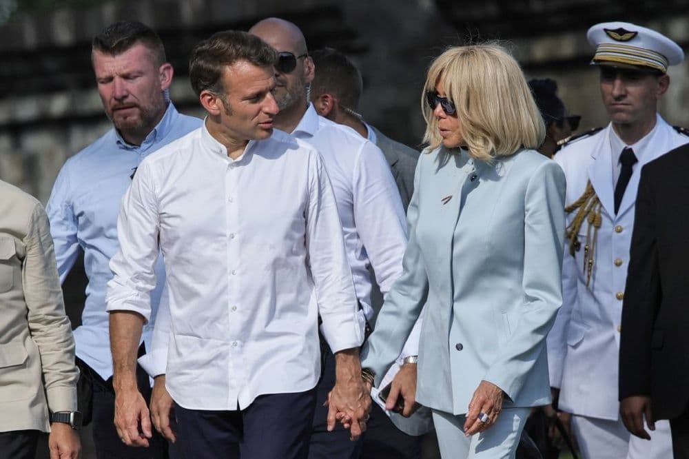 Macron à Borobudur lance "un nouveau partenariat culturel" avec l'Indonésie