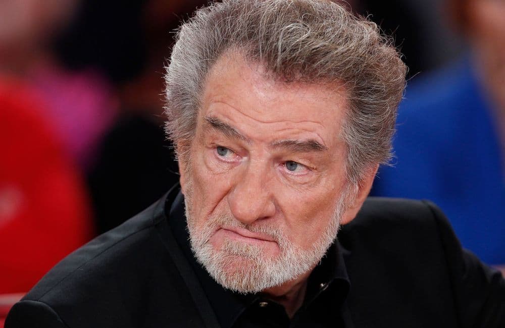 Eddy Mitchell contraint d’annuler ses concerts, son état de santé inquiète ses fans