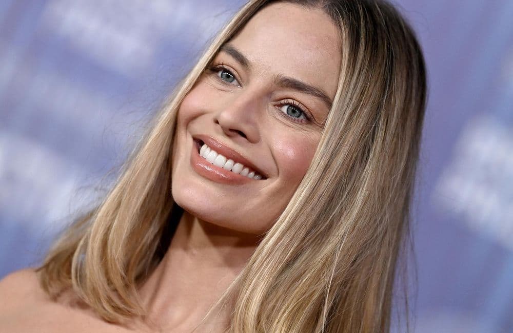 Exit le blond Barbie, Margot Robbie affiche la coloration la plus en vogue de la saison