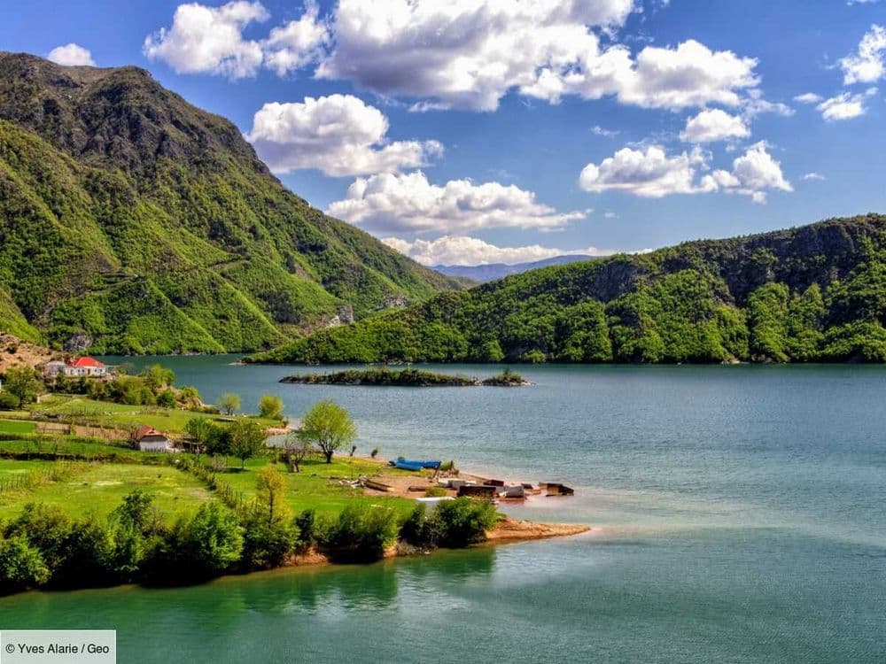 Découverte du plus grand lac thermal souterrain du monde à 100 mètres de profondeur en Albanie