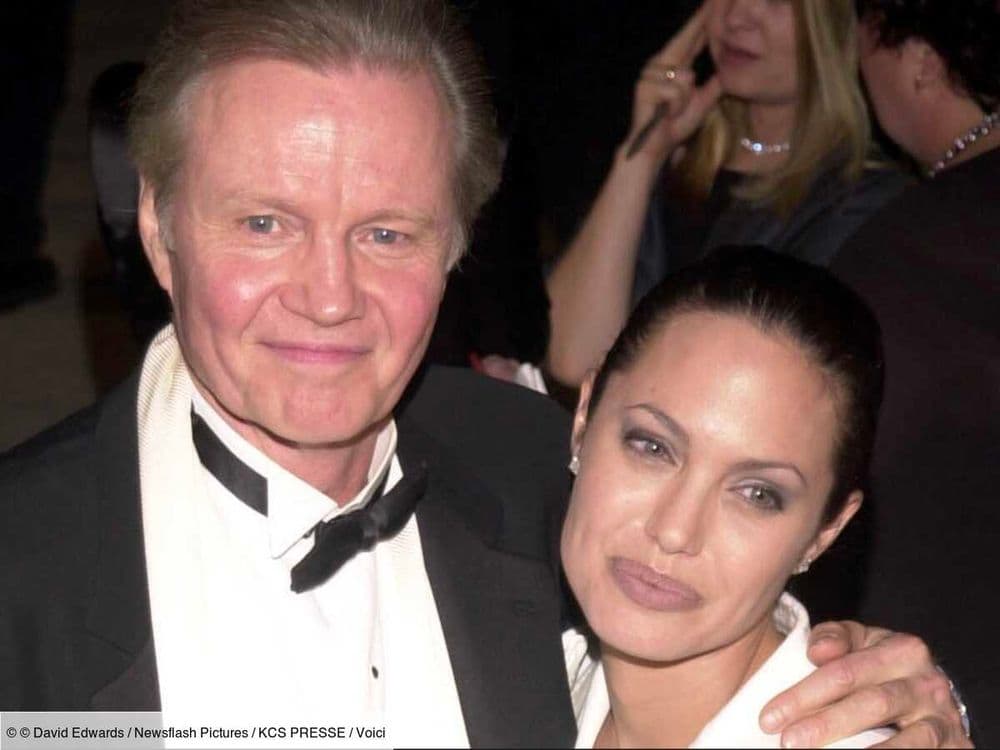 "Des problèmes psychologiques graves" : Pourquoi Angelina Jolie ne parle plus à son père, l'acteur Jon Voight ?
