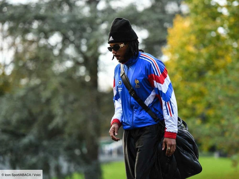 Jules Koundé arrive en jogging au rassemblement des Bleus et envoie un message à ses détracteurs