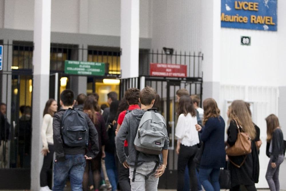 Incident lié au voile: le proviseur menacé de mort à Paris a quitté ses fonctions