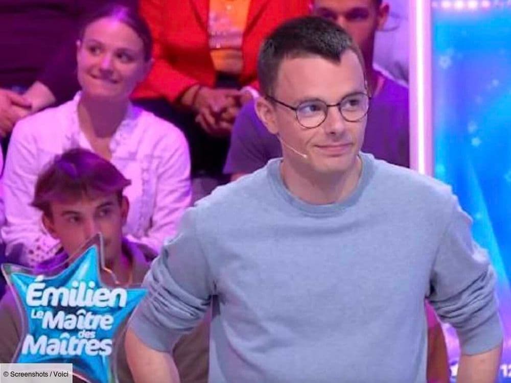 "Ce n'est pas le même jeu" : Julien Lepers aurait aimé voir Emilien dans Questions pour un champion, un jeu "plus difficile et exigeant" que Les 12 Coups de midi