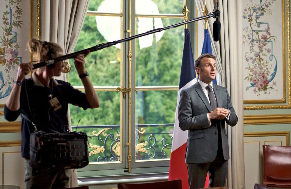 Entretien exclusif - Un devoir de visite pour les pères ? Macron ouvre le débat