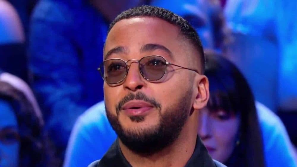 Slimane accusé d’agression sexuelle : le chanteur écarté de La boîte à secrets de Faustine Bollaert, "Très bizarre qu’il soit là"