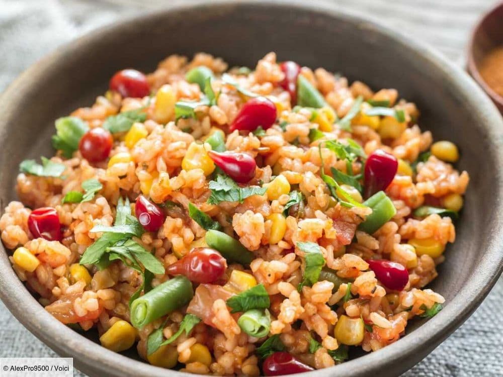 Salade de riz croustillant : dorée et parfumée, cette recette est idéale pour utiliser le riz de la veille