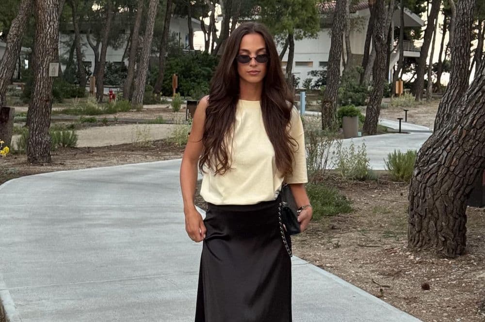 Jupe longe et sandales, le combo chic de l’été en 3 looks de défilé à reproduire facilement