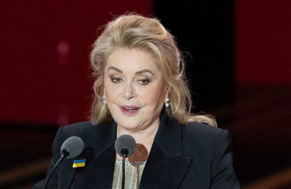 Catherine Deneuve ouvre la cérémonie des César 2025 en rendant un vibrant hommage à sa sœur