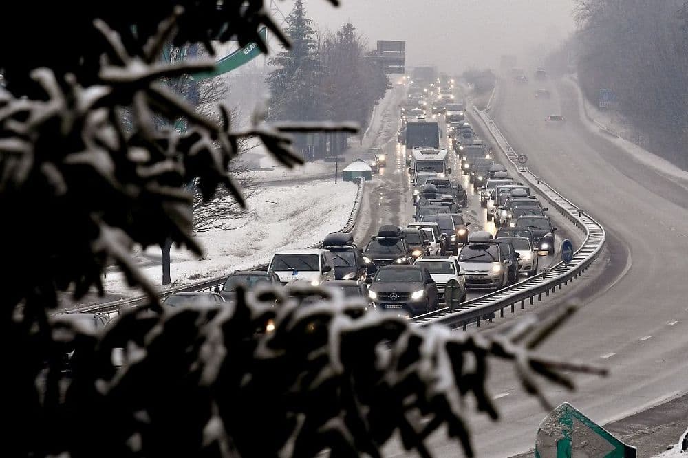"Huit kilomètres en cinq heures": longue nuit sur la route des stations de la Tarentaise après un éboulement