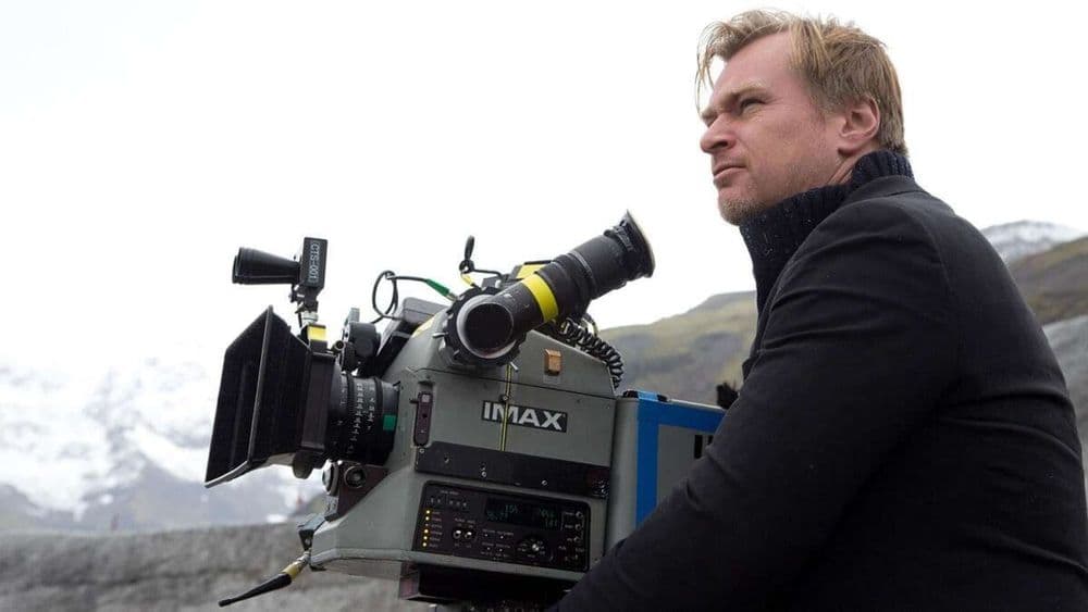 Le pari audacieux de Christopher Nolan pour relancer les salles obscures pourrait bien porter ses fruits
