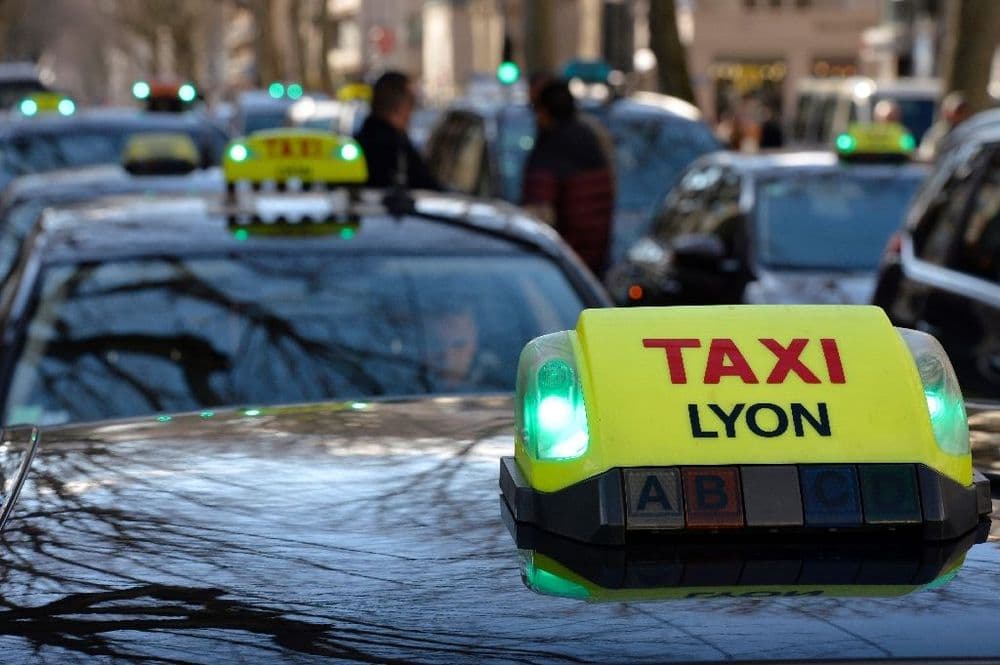 Manifestation de taxis: risques de trafic perturbé autour de Lyon lundi